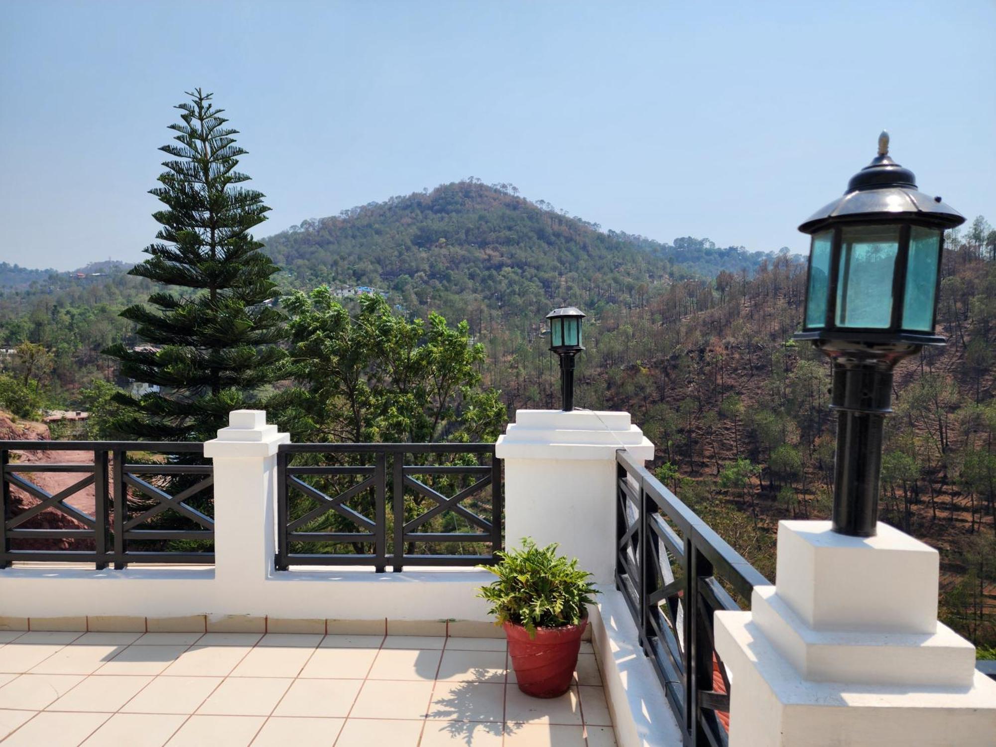 Hotel Royal Ark - Kasauli Eksteriør bilde